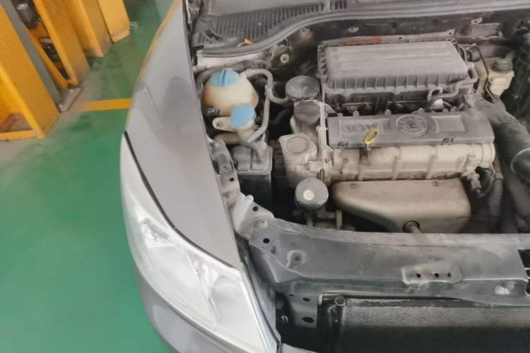 Used Skoda Octavia 2013 1.6L Automatic Yijun Edition Engine Bay Right