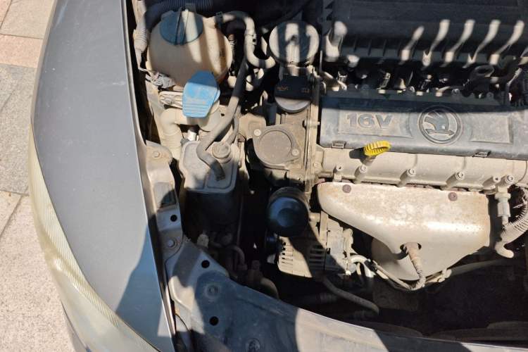 Used Skoda Octavia 2013 1.6L Manual Yijie Edition Engine Bay Right