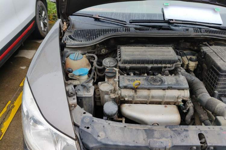 Used Skoda Octavia 2013 1.6L Automatic Yijie Edition Engine Bay Right
