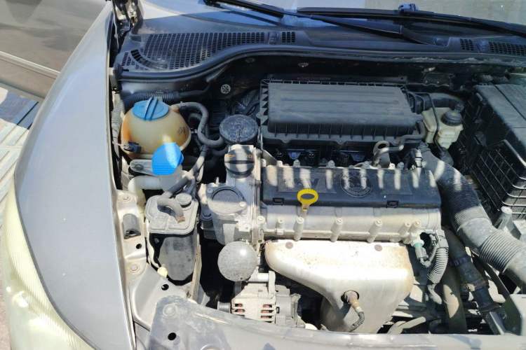 Used Skoda Octavia 2013 1.6L Automatic Yijun Edition Engine Bay Right