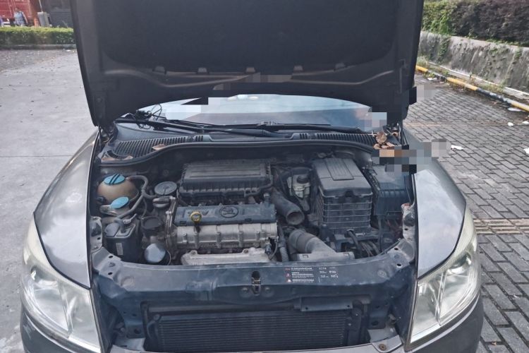 Used Skoda Octavia 2013 1.6L Automatic Elegance Edition Engine Bay