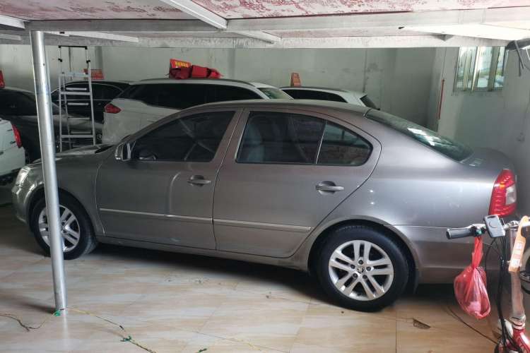 Used Skoda Octavia 2013 1.6L Automatic Yijun Edition Exterior 3