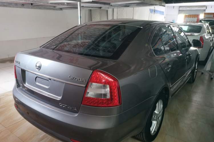 Used Skoda Octavia 2013 1.6L Automatic Yijun Edition Exterior 4