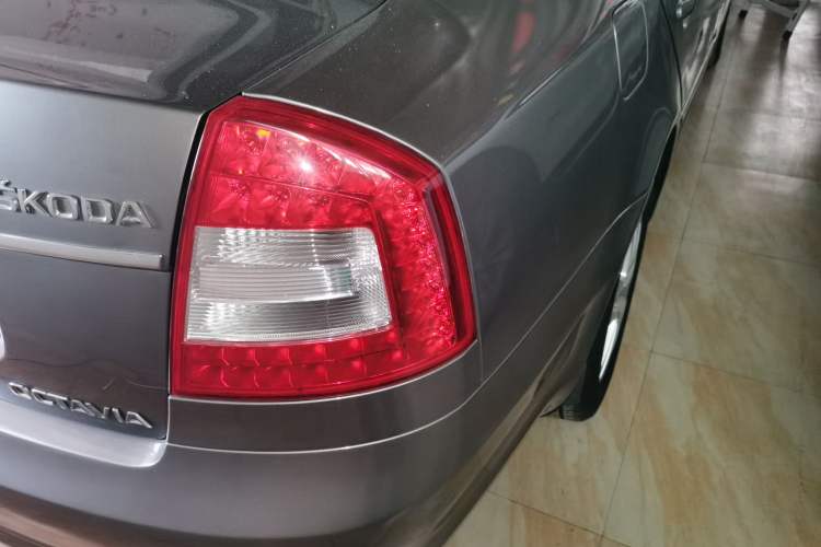 Used Skoda Octavia 2013 1.6L Automatic Yijun Edition Exterior 6