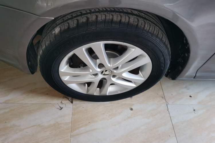 Used Skoda Octavia 2013 1.6L Automatic Yijun Edition Exterior 7