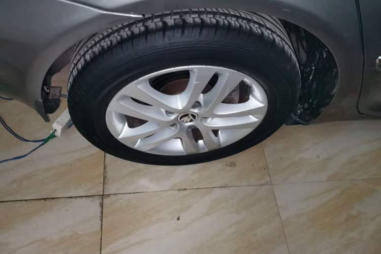 Used Skoda Octavia 2013 1.6L Automatic Yijun Edition Exterior 8