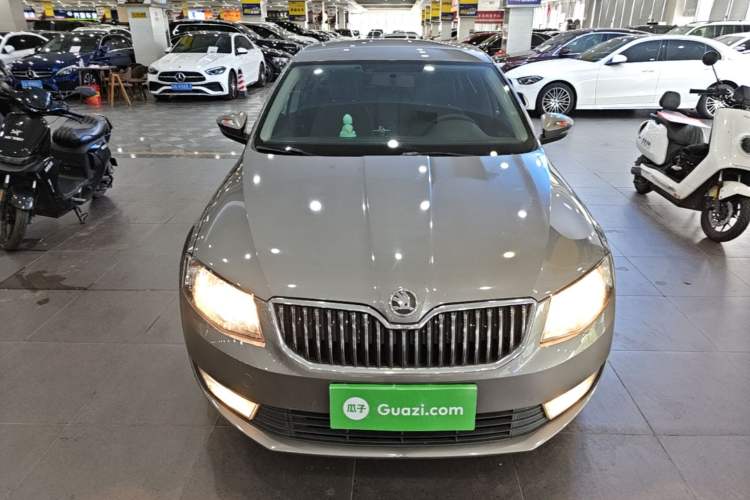 Used Skoda Octavia 2013 1.6L Automatic Yijie Edition Front
