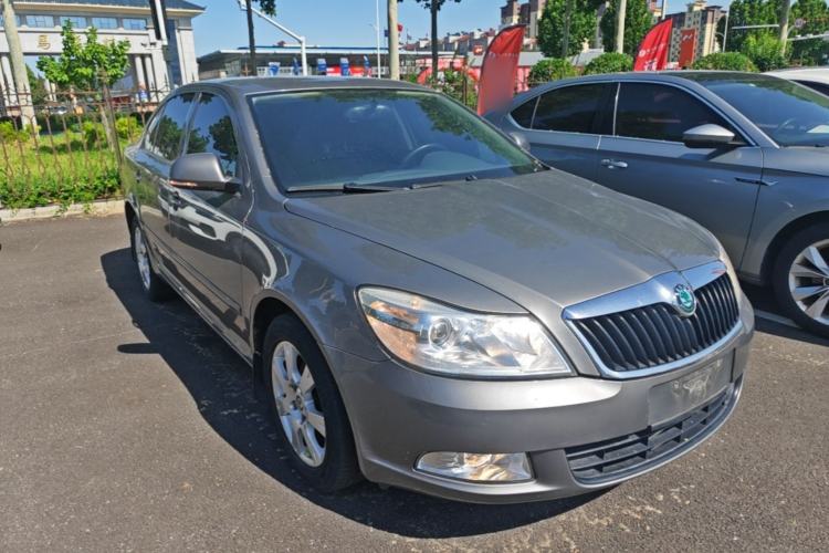 Used Skoda Octavia 2013 1.6L Manual Yijie Edition Front Right 45 Deg
