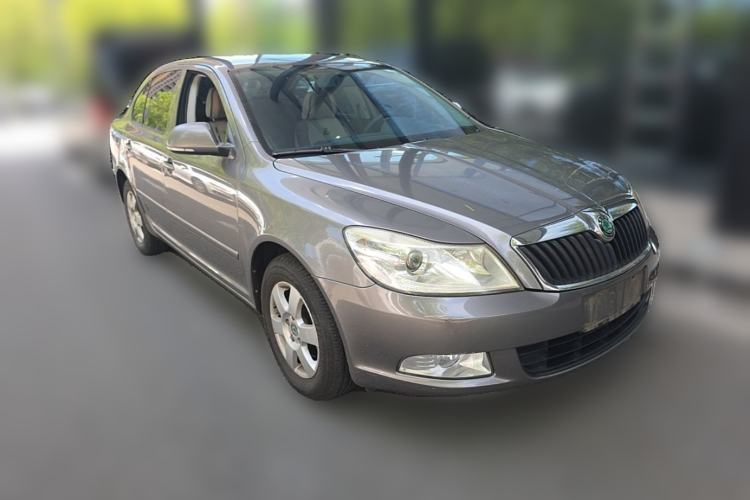 Used Skoda Octavia 2013 1.6L Automatic Yijie Edition Front Right 45 Deg