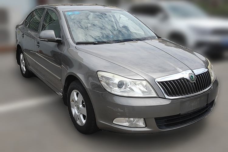 Used Skoda Octavia 2013 1.6L Automatic Yijun Edition Front Right 45 Deg