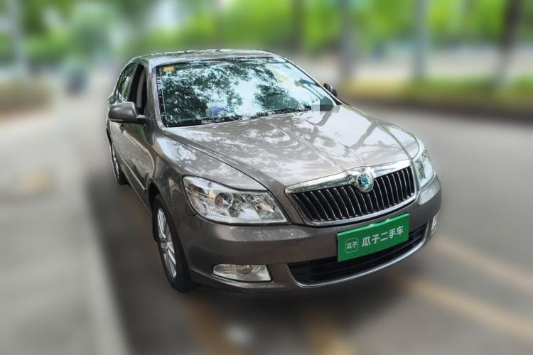 Used Skoda Octavia 2013 1.6L Automatic Yijun Edition Front Right 45 Deg
