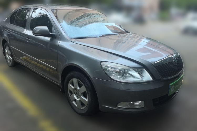 Used Skoda Octavia 2013 1.6L Automatic Yijun Edition Front Right 45 Deg