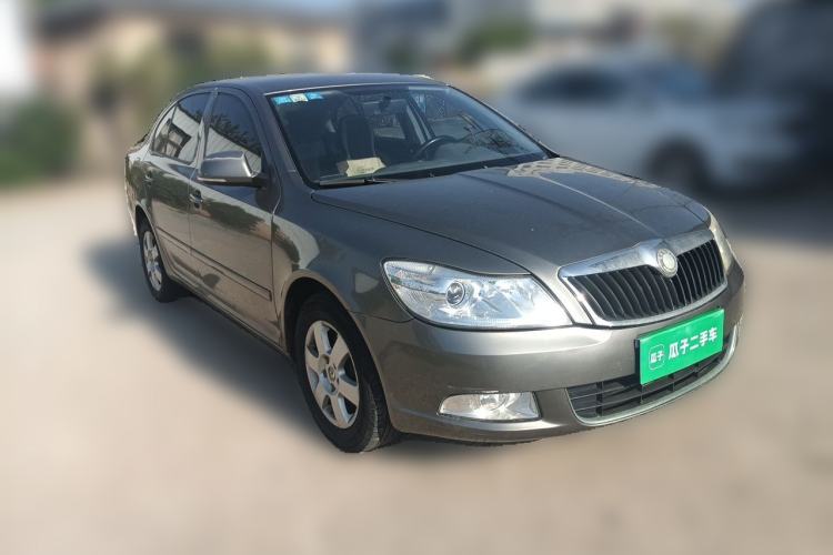 Used Skoda Octavia 2013 1.6L Manual Yijie Edition Front Right 45 Deg
