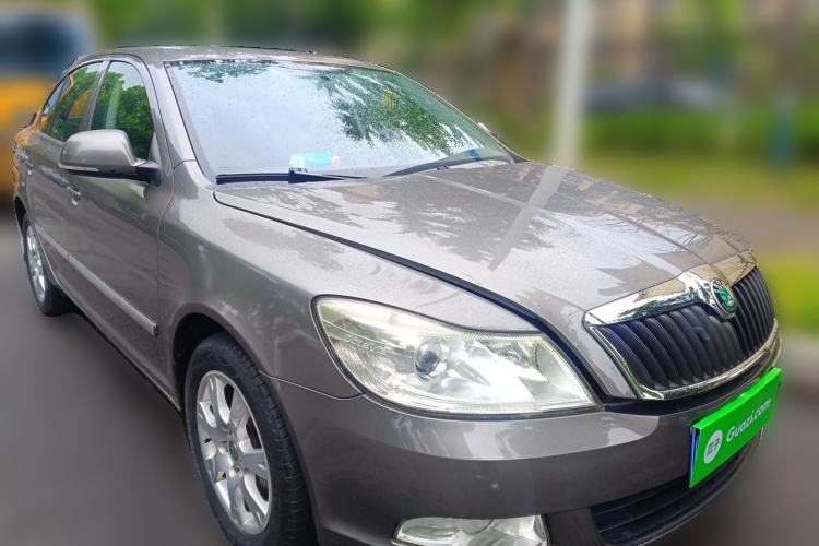 Used Skoda Octavia 2013 1.6L Manual Yijie Edition Front Right 45 Deg