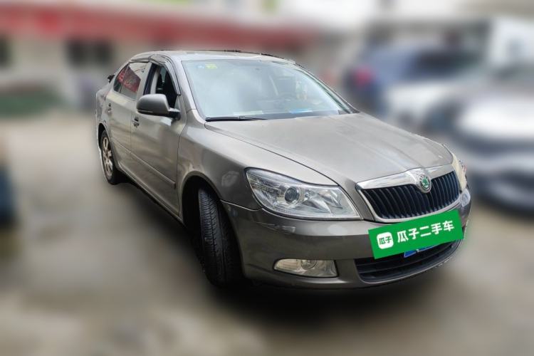 Used Skoda Octavia 2013 1.6L Automatic Yijie Edition Front Right 45 Deg