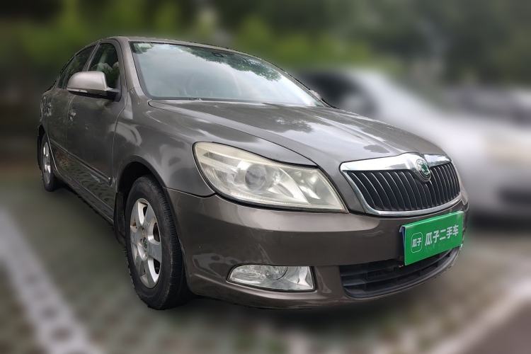 Used Skoda Octavia 2013 1.6L Manual Yijun Edition Front Right 45 Deg