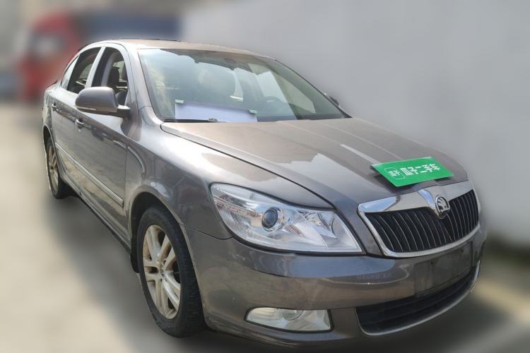 Used Skoda Octavia 2013 1.6L Automatic Yijun Edition Front Right 45 Deg