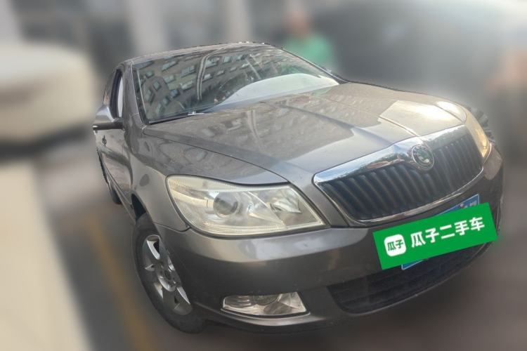 Used Skoda Octavia 2013 1.6L Manual Yijie Edition Front Right 45 Deg