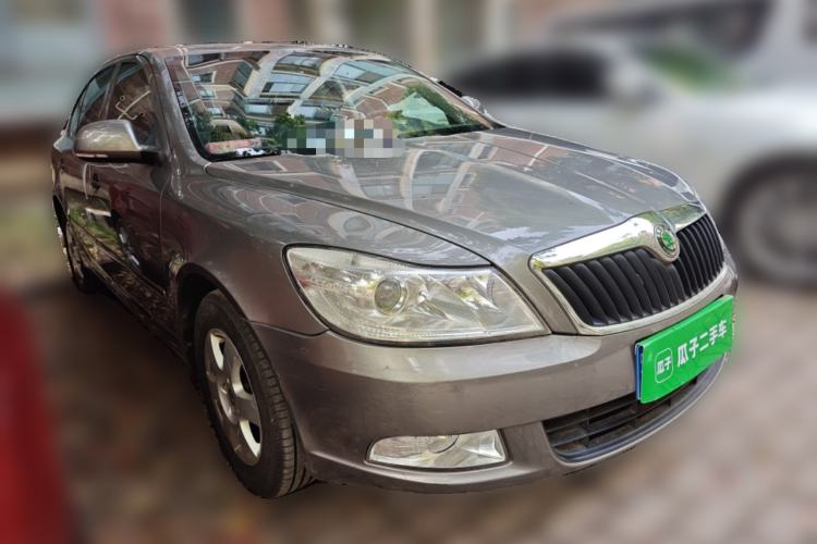 Used Skoda Octavia 2013 1.6L Automatic Yijie Edition Front Right 45 Deg