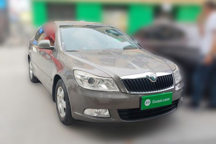Used Skoda Octavia 2013 1.6L Manual Yijie Edition Front Right 45 Deg