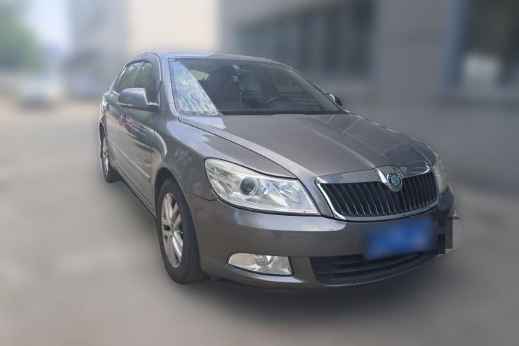 Used Skoda Octavia 2013 1.6L Manual Yijun Edition Front Right 45 Deg