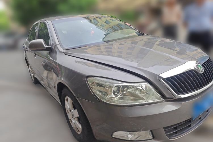Used Skoda Octavia 2013 1.6L Manual Yijie Edition Front Right 45 Deg