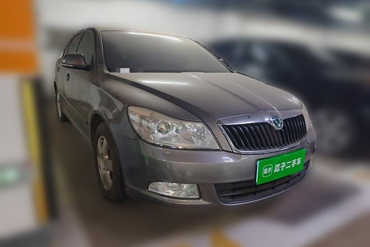 Used Skoda Octavia 2013 1.6L Manual Yijie Edition Front Right 45 Deg