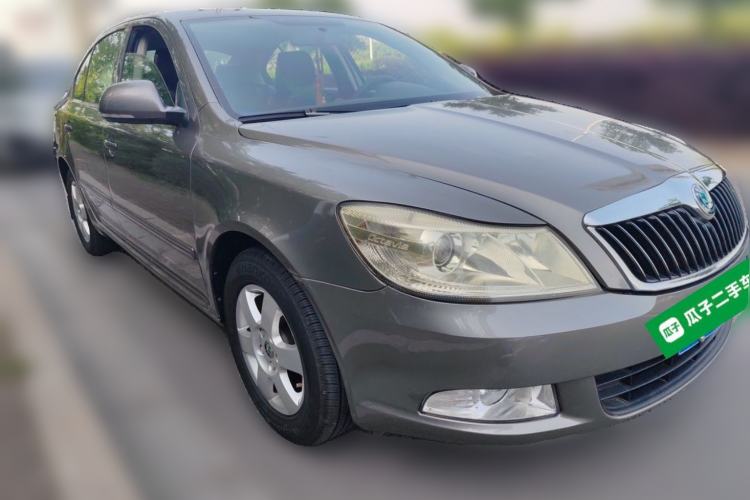 Used Skoda Octavia 2013 1.6L Manual Yijie Edition Front Right 45 Deg
