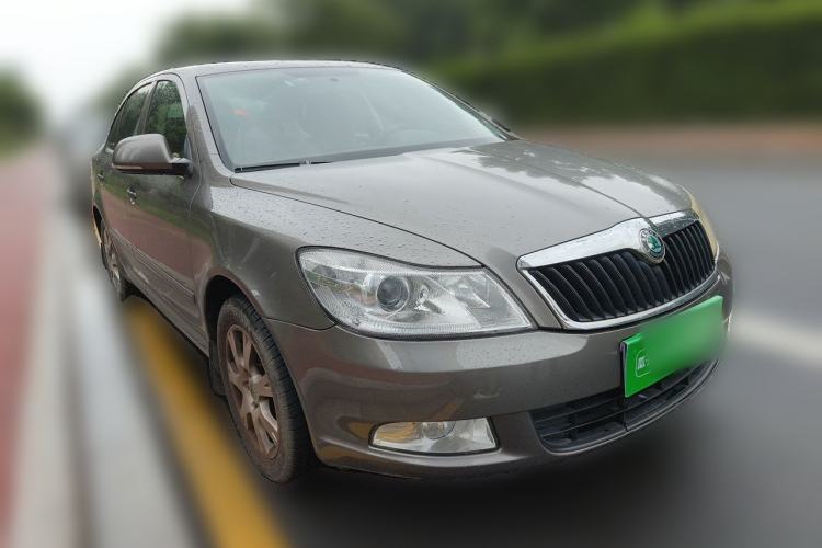 Used Skoda Octavia 2013 1.6L Automatic Yijie Edition Front Right 45 Deg