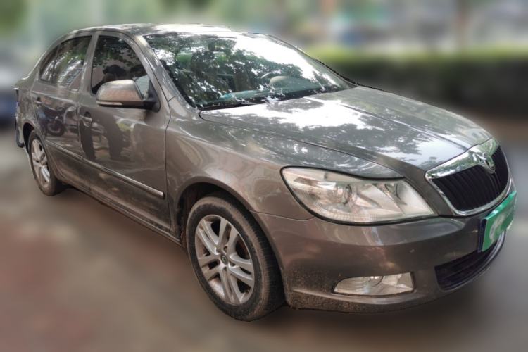Used Skoda Octavia 2013 1.6L Automatic Yijun Edition Front Right 45 Deg