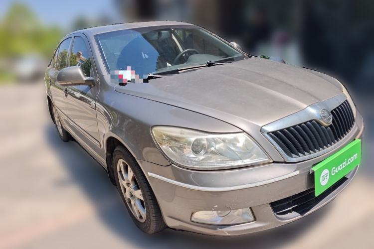 Used Skoda Octavia 2013 1.6L Manual Yijie Edition Front Right 45 Deg