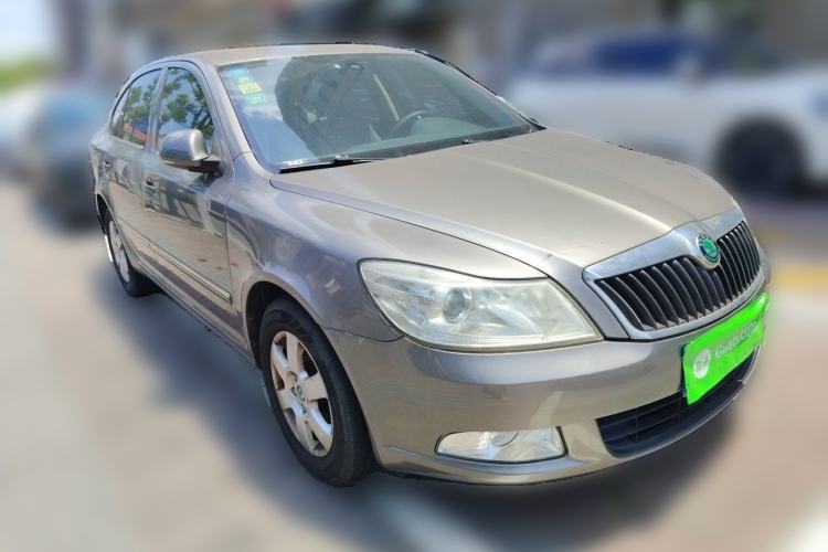 Used Skoda Octavia 2013 1.6L Automatic Yijun Edition Front Right 45 Deg