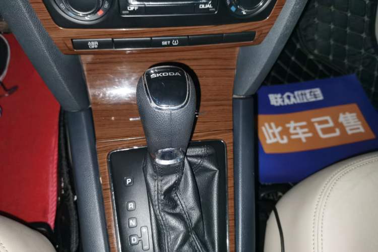 Used Skoda Octavia 2013 1.6L Automatic Yijun Edition Gear Lever