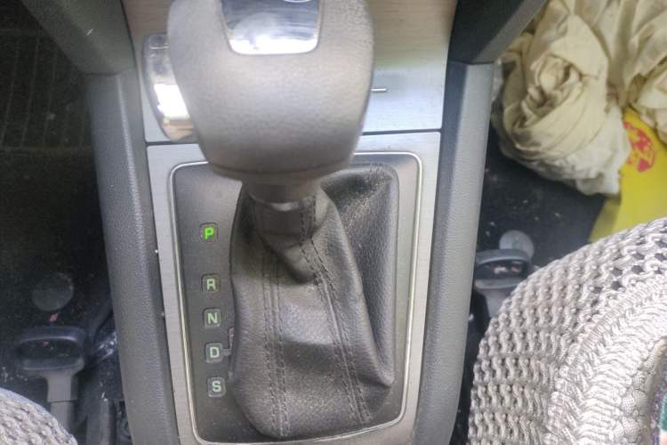 Used Skoda Octavia 2013 1.6L Automatic Yijie Edition Gear Lever