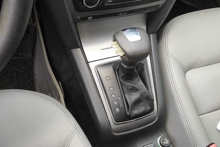 Used Skoda Octavia 2013 1.6L Automatic Yijun Edition Gear Lever