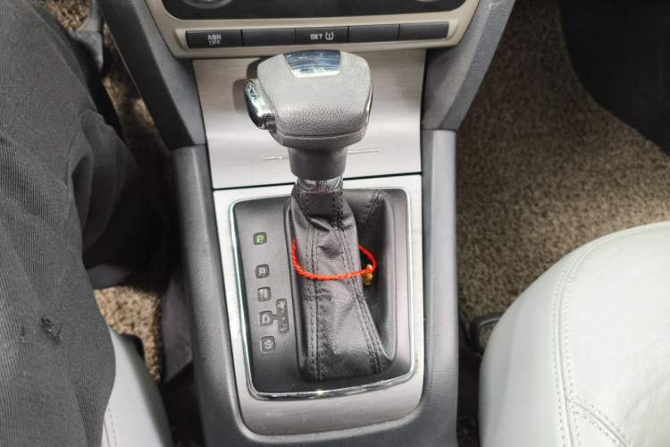 Used Skoda Octavia 2013 1.6L Automatic Yijun Edition Gear Lever