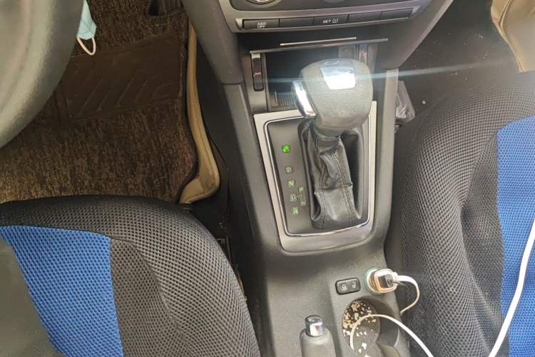Used Skoda Octavia 2013 1.6L Automatic Yijie Edition Gear Lever