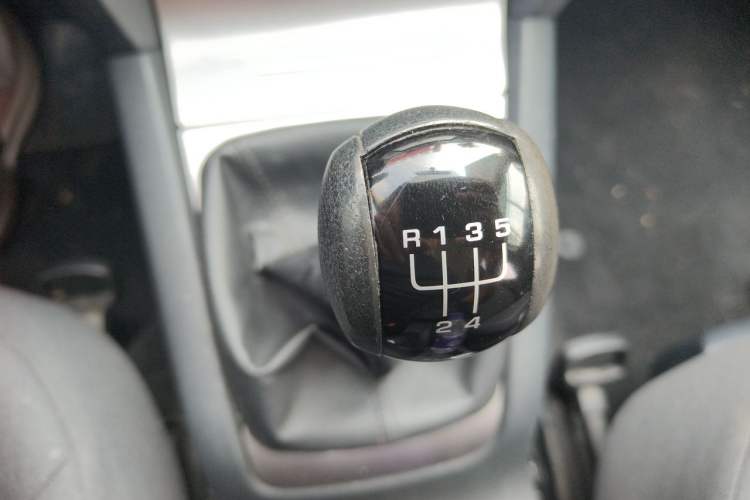 Used Skoda Octavia 2013 1.6L Manual Eado Edition Gear Lever
