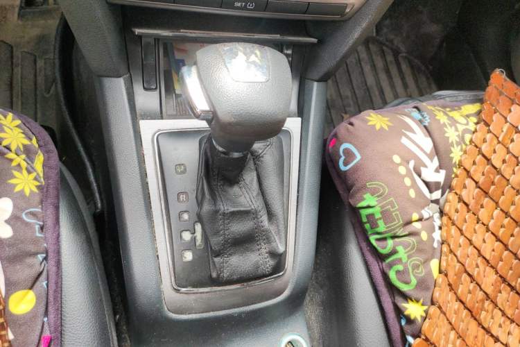 Used Skoda Octavia 2013 1.6L Automatic Yijie Edition Gear Lever