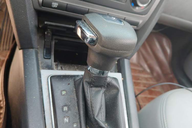 Used Skoda Octavia 2013 1.6L Automatic Yijun Edition Gear Lever