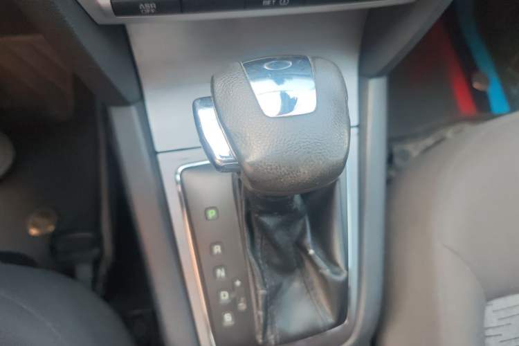 Used Skoda Octavia 2013 1.6L Automatic Yijie Edition Gear Lever