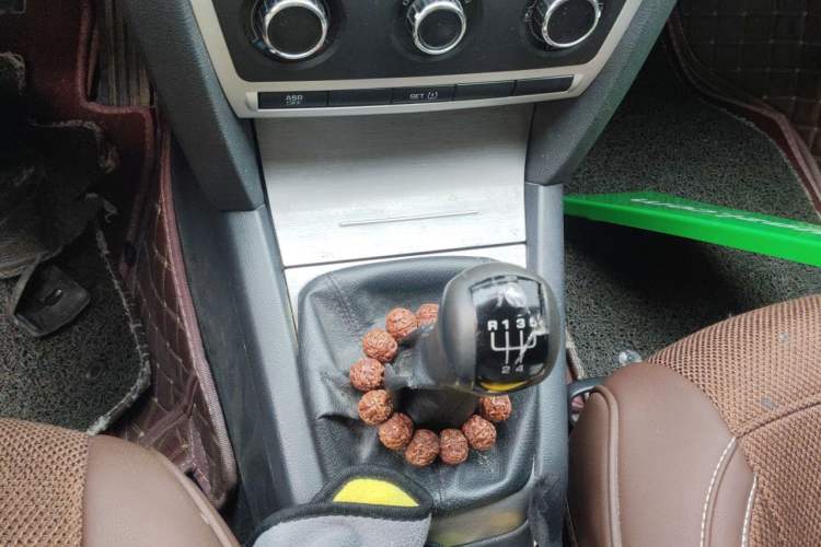 Used Skoda Octavia 2013 1.6L Manual Yijie Edition Gear Lever