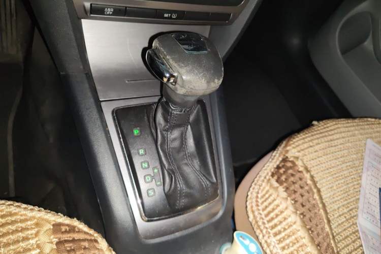 Used Skoda Octavia 2013 1.6L Automatic Yijie Edition Gear Lever