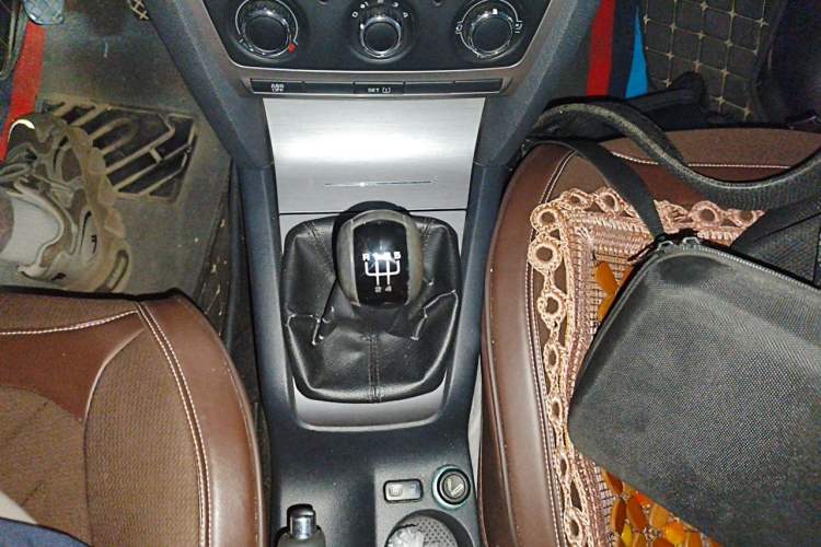 Used Skoda Octavia 2013 1.6L Manual Yijie Edition Gear Lever