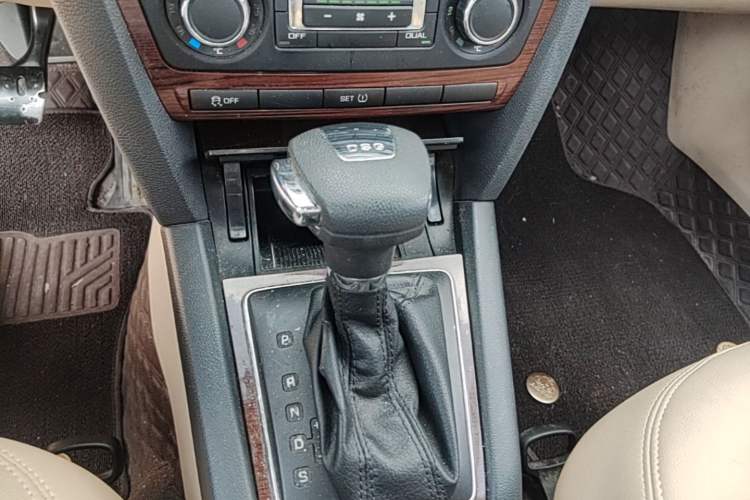 Used Skoda Octavia 2013 1.4TSI DSG Yijun Edition Gear Lever