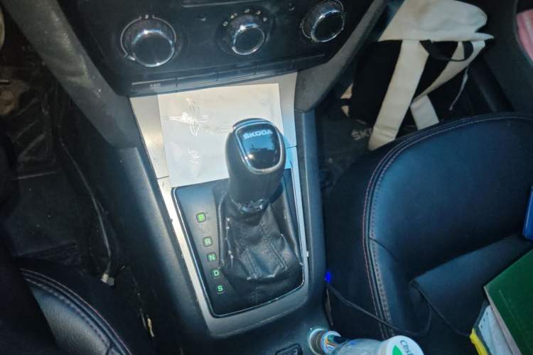 Used Skoda Octavia 2013 1.6L Automatic Elegance Edition Gear Lever