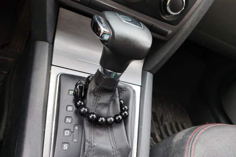 Used Skoda Octavia 2013 1.6L Automatic Yijie Edition Gear Lever