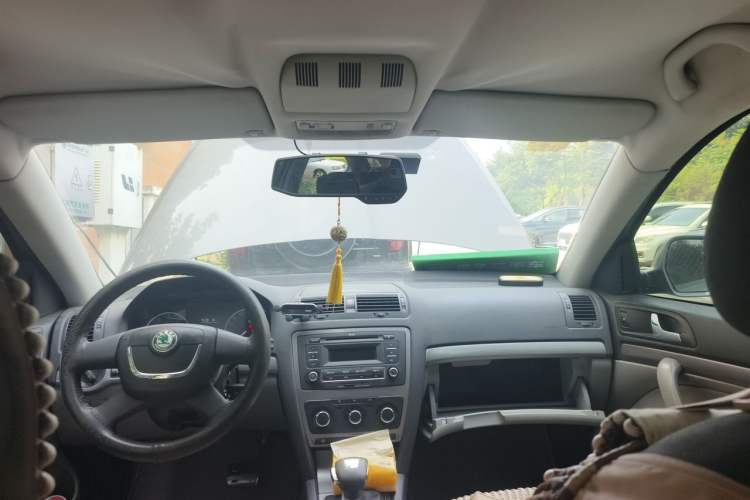 Used Skoda Octavia 2013 1.6L Automatic Yijie Edition Headliner