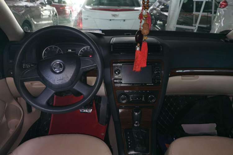 Used Skoda Octavia 2013 1.6L Automatic Yijun Edition Interior 2