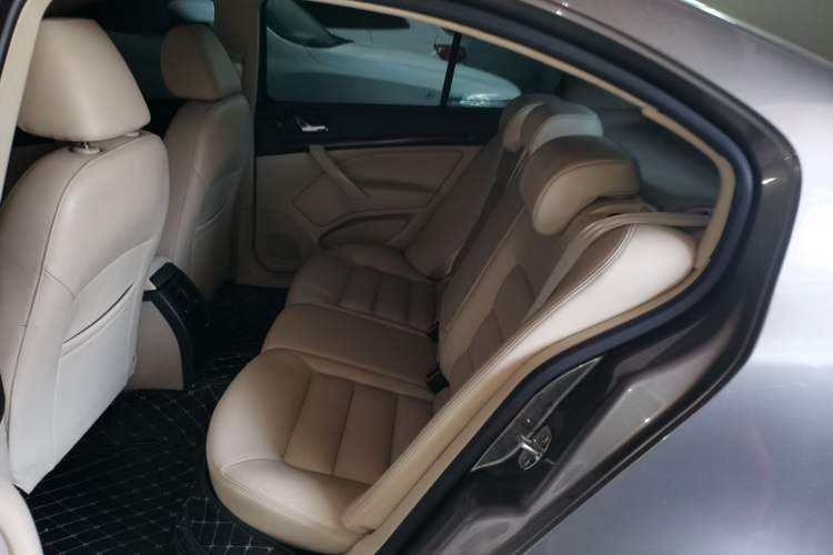 Used Skoda Octavia 2013 1.6L Automatic Yijun Edition Interior 4